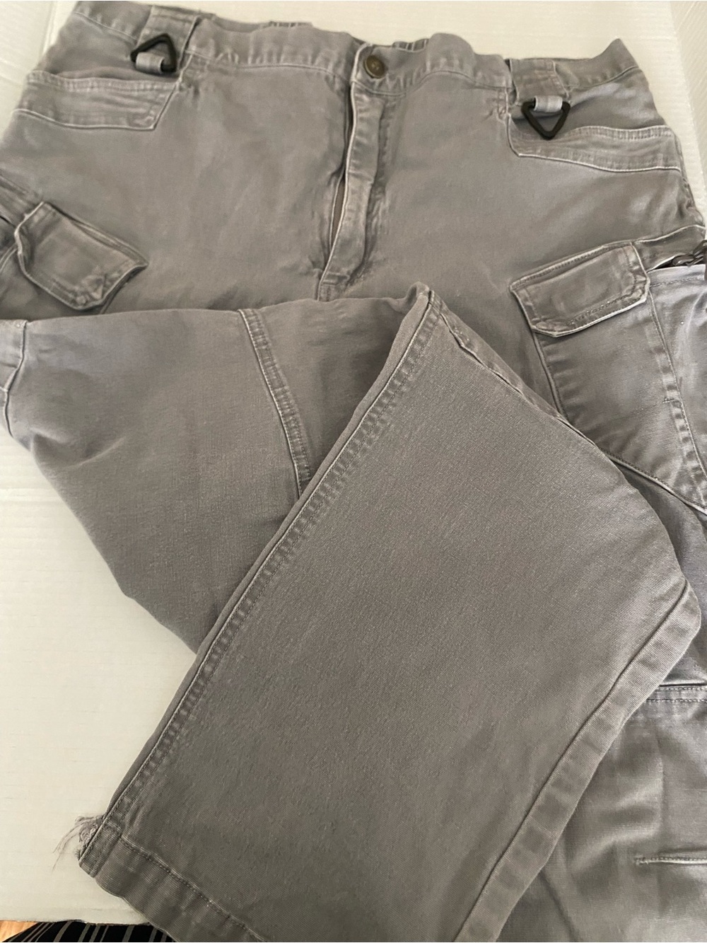 Men's Gray Cargo Jeans - Stylish Utility Look